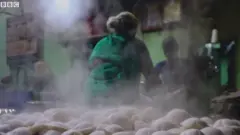 இட்லிக்கும் தனிச்சந்தை - ஈரோட்டின் அடையாளமாக மாறிய தொழில்
