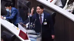 นายพิจารณ์ เชาวพัฒนวงศ์ กล่าวหาว่ากองทัพไม่ใช่ "กองทัพของประชาชน"
