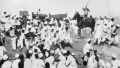 નમક સત્યાગ્રહ, ધરાસણા, દાંડી, મહાત્મા ગાંધી, કૉંગ્રેસ, સરદાર પટેલ, સરોજીની નાયડુ, અબ્બાસ તૈયબજી, વડાલા, અત્યાચાર, લાઠીચાર્જ, બ્રિટિશ, સ્વાતંત્ર્ય સંગ્રામ