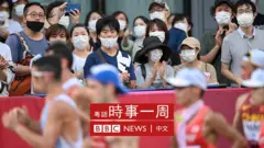 日本札幌大通公園群眾圍觀2020東京奧運馬拉松賽事（5/8/2021）