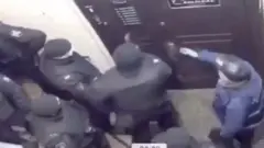 ОМОН у дверей бара