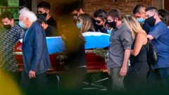 Friends and Family as dem dey go bury Diego Maradonna