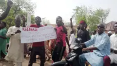 Sokoto state protesters call for di release of di suspects wey police sy dem arrest