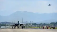 بیجینګ همدا اوس د تایوان په شاوخوا کې پوځي تمرینات کوي.