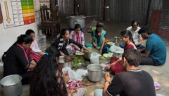यहां आने वाले छात्र-छात्राएं खाना पकाने सहित सभी काम करते हैं