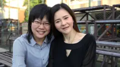 รุ่งทิวา ตังคโนภาส และภัลลวี จังตั้งสัจธรรม คู่รักหญิงรักหญิงที่ตกเป็นข่าวใหญ่เมื่อปี 2553 หลังถูกปฏิเสธการจดทะเบียนสมรสที่เขตบางรัก