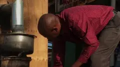 Msafiri Mjema akiwasha nyungu