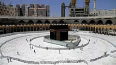 الحرم المكي شبه خال