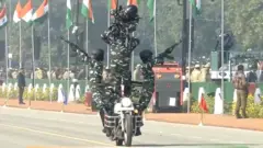 एएसआई सुजाता गोस्वामी के नेतृत्व में 'ऑल राउंड डिफ़ेंस' फॉर्मेशन