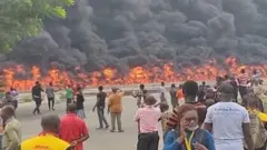 Ọkọ̀ agbépo gbiná l'Eko