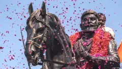 शिवाजी महाराजांचा पुतळा