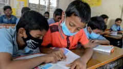 பள்ளிக் குழந்தைகள்