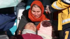 తుర్కియే భూకంపంలో ఆప్తులను కోల్పోయి కన్నీరుమున్నీరవుతున్న ప్రజలు