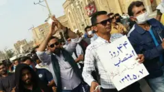 سندیکای هفت تپه می‌گوید خواست کارگران "بازگشت به کار همکاران اخراجی، بر چیده شدن بخش خصوصی و همچنین پرداخت دستمزدهای عقب افتاده سه ماه اردیبهشت، خرداد و تیر ماه است"