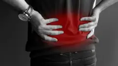 Hombre con dolor lumbar.