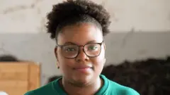 Yaye Souadou est à la tête d'une usine de recyclage de pneus usagés. - Sénégal