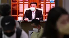 마스크를 쓴 김정은 위원장