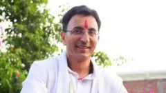જિતિન પ્રસાદ ગાંધી પરિવારના ખૂબ નજીકના નેતા ગણાય છે અને ઉત્તર પ્રદેશથી લોકસભામાં સાંસદ રહી ચૂક્યા છે.