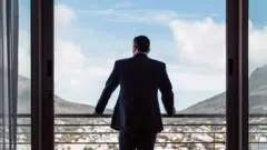 Executivo de costas