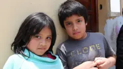 Los hijos de Katherine, como muchos otros, tienen dificultades para hablar de su difunta madre.