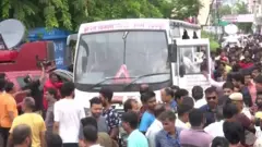 कन्हैयालाल के शव को पोस्ट मॉर्टम के बाद अंतिम संस्कार ले जाए जाते समय उमड़ी भीड़