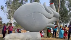 सुनसरीको तालतलैयामा ढुङ्गामा बनाइएको मुटुको आकृति