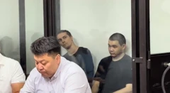 "Клооп" басылмасынын операторлору Александр Александров жана Жоомарт Дуулатов "массалык башаламандыкка чакырык таштаган" деген айыптар менен беш жылга кесилди. Операторлор бул айыптарды четке кагууда.