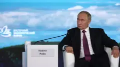 Putin kaže da će podržati Kamalu Haris na izborima