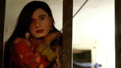 মাধু বলছেন এই কেন্দ্রে কেউ তাকে খাটো করে দেখে না।