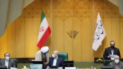 نماینده مجلس ایران گفته شکایت ها از اعضای دولت حسن روحانی در صحن علنی قرائت خواهد شد