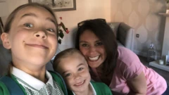 Myatt junto a sus sobrinos