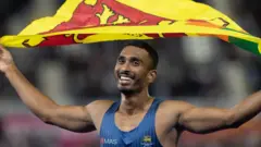 දැඩි කලකිරීමෙන් හිටියේ ලංකාවේ වැඩ වෙන පිලිවල ගැන.