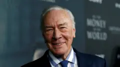 Christopher Plummer, hakkındaki taciz suçlamaları sebebiyle "All the Money in the World" filminden çıkarılan Kevin Spacey'in yerine filme dahil olmuştu.