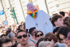 Foto de papa Francisco em multidão