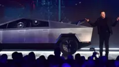 Tesla Cybertruck ve Elon Musk