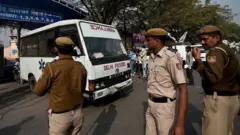 மருத்துவமனைக்கு எடுத்து செல்லப்பட்டன உடல்கள்