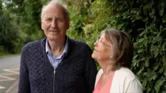 Dave Smith com a mulher, Lynda