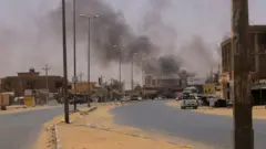 أعمدة الدخان في أم درمان.