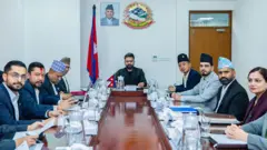 मन्त्रिपरिषद् बैठकका क्रममा प्रधानमन्त्री वालेन्द्र शाह र अन्य मन्त्रीहरू