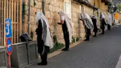 کرونا و مذهب؛ انجام مناسک دینی با رعایت فاصله‌گذاری اجتماعی؟