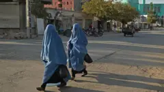 लड़कियों और महिलाओं के मुद्दे पर तालिबान ने यू-टर्न ले लिया है.