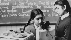 अङ्ग्रेजी भाषा सिक्ने भारतीय किशोरीहरू