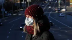 žena i maska
