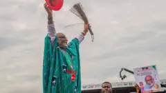 Rotimi Akeredolu na ọwọ soke