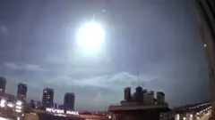 وميض مبهر في السماء