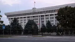Президент менен Жогорку Кеңештин имараты
