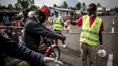 Gukaraba intoki ni bumwe mu buryo burinda gukwirakwira kwa virus ya Ebola
