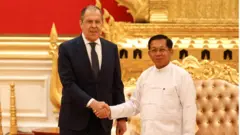 စစ်ကောင်စီဥက္ကဋ္ဌ နဲ့ နိုင်ငံရေးကိစ္စပဲ အဓိကဆွေးနွေးခဲ့တဲ့အကြောင်း စစ်ကောင်စီသတင်းထုတ်ပြန်ရေးအဖွဲ့ခေါင်းဆောင် ဗိုလ်ချုပ်ဇော်မင်းထွန်းကပြောပါတယ်။
