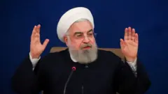 روحانی: نمی‌گذاریم رفع تحریم‌ها را عقب بیندازند