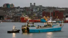 Barco rescatador frente a la costa de Canadá.
